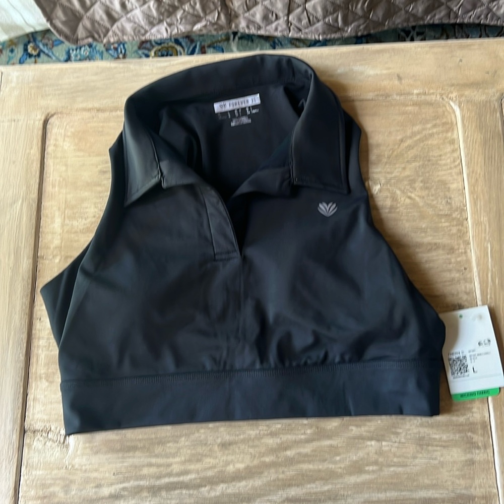 New black cropped athletic top with cups built in